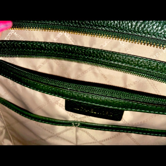 Micheal kors tote - Picture 2 of 5